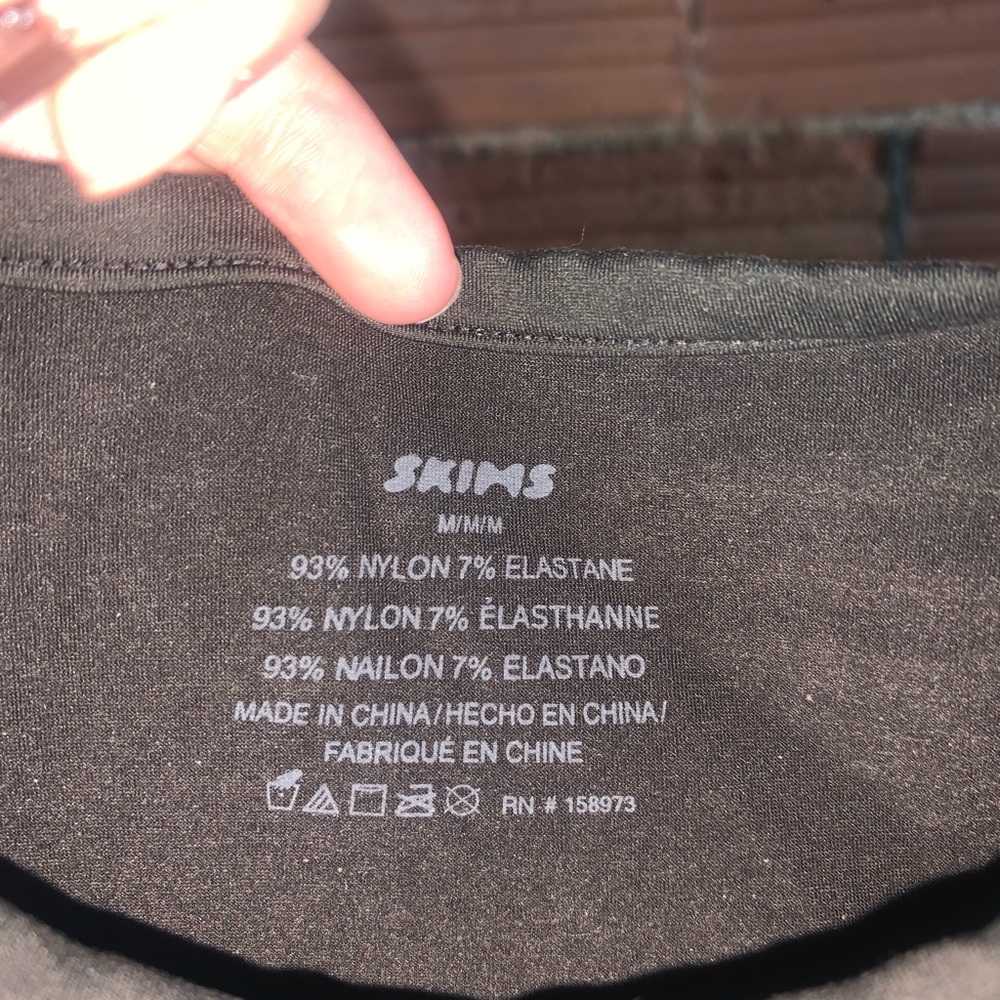SKIMS sz M brown short sleeve tee see description